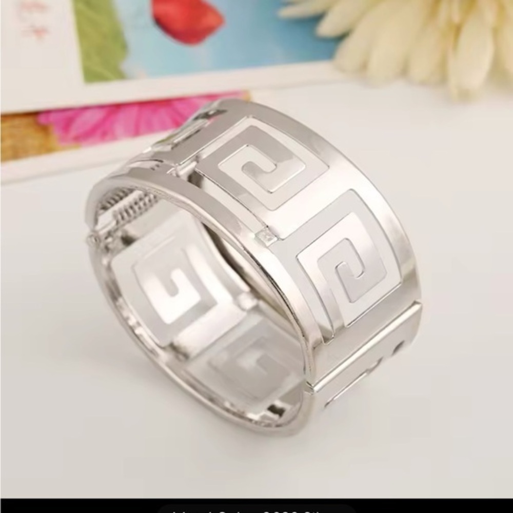 Silver Geometric Pattern Bracelet